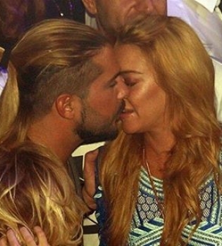 Страстная парочка: Линдси Лохан с бойфрендом не сдерживают пылких чувств на публике