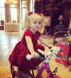 Как две капли воды: дочь Аллы Пугачевой растет ее точной копией