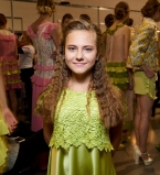 13-летняя девочка из Луганской области вышла на подиум Ukrainian Fashion Week