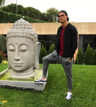 Криштиану Роналду преподал поклонникам урок красоты