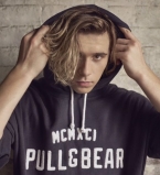 Бруклин Бекхэм демонстрирует накачанные мышцы в спортзале