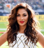 Николь Шерзингер блистает в сексуальном наряде на футбольном матче