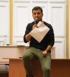 Владимир Зеленский и "Квартал 95" устроил юмористический марафон в Мариуполе