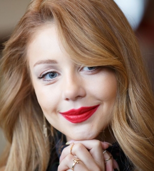 Тина Кароль крупным планом