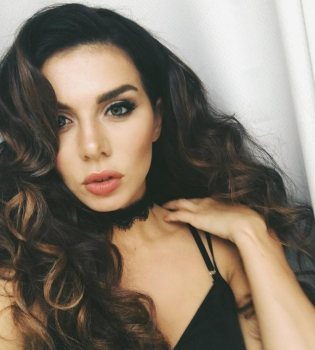 Анна Седокова волосы