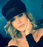 Пользователи соцсетей обсуждают третью беременность певицы Глюкозы