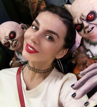 Анна Седокова и ее дочки выбрали лучшую тыкву для Хэллоуина