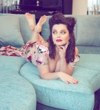 Поддержала внучку: бабушка Наташи Королевой уезжает из Украины