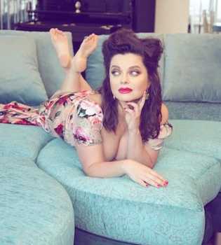 Поддержала внучку: бабушка Наташи Королевой уезжает из Украины