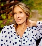 Катя Осадчая показала округлившийся животик