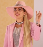 Девушка в розовом: Леди Гага покоряет образом в нежных тонах