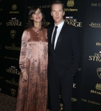 Беременная жена Бенедикта Камбербэтча засветила немалый живот