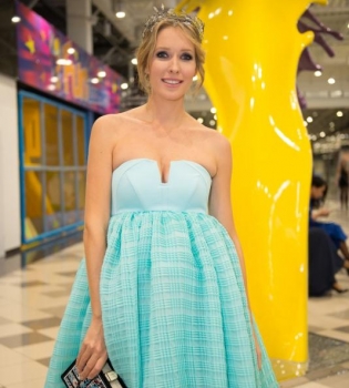 Катя Осадчая спрятала беременность под пышным нарядом