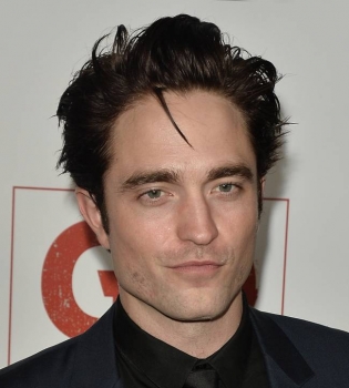 Дьявольски красив: сексуальный Роберт Паттинсон покорил публику на красной дорожке