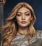 Джиджи Хадид снялась в стильной рождественской фотосессии Tommy Hilfiger