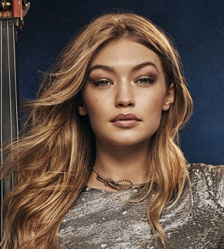 Джиджи Хадид снялась в стильной рождественской фотосессии Tommy Hilfiger