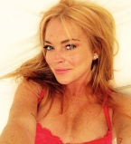 Линдси Лохан взбудоражила сеть откровенными снимками в ярком нижнем белье