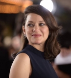 Сама элегантность: беременная Марион Котийяр блистает на красной дорожке