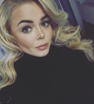 Как бизнес-леди: Алина Гросу удивила новым стилем