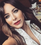 Ани Лорак провела выходные вместе с подросшей дочерью