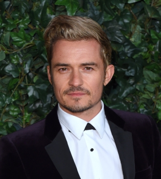 Привет, блондин: Орландо Блум удивил поклонников новой прической