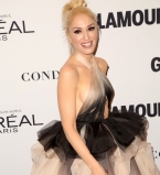 Прозрачные ткани и пышные юбки: лучшие наряды на премии «Женщина года-2016»