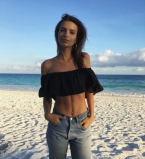 Эмили Ратаковски полностью оголилась на отдыхе