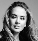 Улыбчива и счастлива: в сети появилось старое фото Жанны Фриске с друзьями и Дмитрием Шепелевым