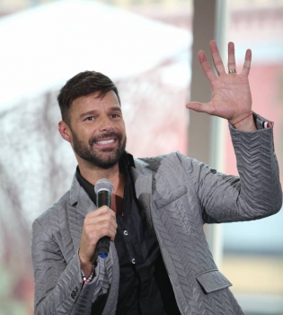 Официально: Рики Мартин обручился со своим бойфрендом