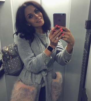 Настя Каменских показала кольцо на безымянном пальце