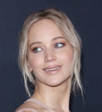 Дженнифер Лоуренс в соблазнительном купальнике блистает в новом трейлере