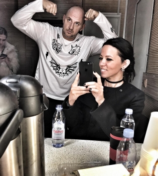 Жена Потапа вышла в свет вместе с подросшими детьми