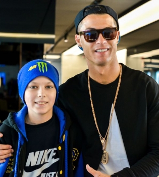 Криштиану Роналду встретился с онкобольным мальчиком из Украины