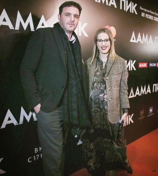 Максим Виторган опубликовал видео с Ксенией Собчак и новорожденным сыном