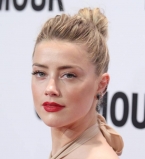 На Эмбер Херд подали в суд за то, что она отказалась сниматься обнаженной