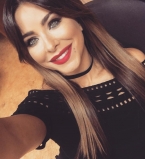 Ани Лорак отбилась от безумного фаната с помощью торта