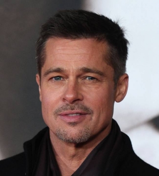 Идеальный мужчина: Брэд Питт покорил публику стильным нарядом на красной дорожке