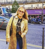 Победившая рак Анастейша снялась в откровенной фотосессии и показала шрам после операции