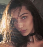 Сексуальная Белла Хадид опубликовала фото топлес