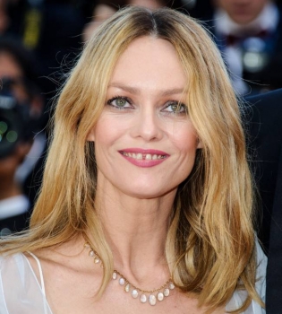 Ванесса Паради влюбилась: первое фото актрисы с новым мужчиной