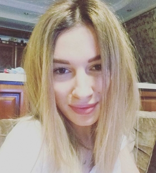 Короткая стрижка и светлые волосы: Настя Приходько показала себя в 15 лет