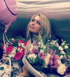 Зима в Нью-Йорке: Вера Брежнева наслаждается рождественской атмосферой в Америке