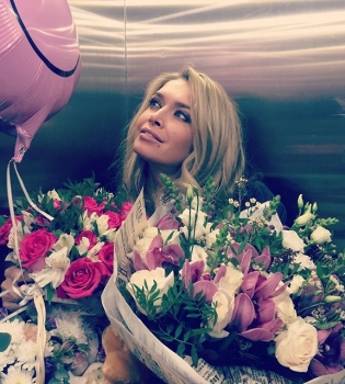 Зима в Нью-Йорке: Вера Брежнева наслаждается рождественской атмосферой в Америке