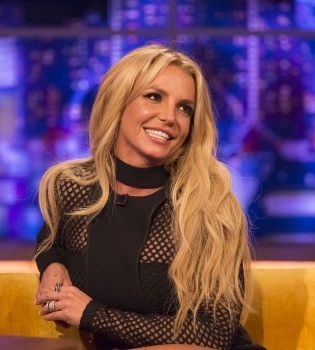 Бритни Спирс закрутила роман с 22-летним бодибилдером