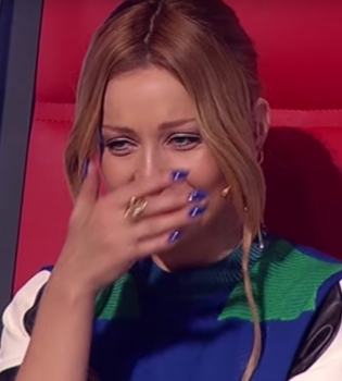 Тина Кароль расплакалась из-за песни Джамалы