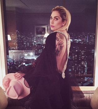 Леди Гага: &quot;Женщинам очень тяжело любить&quot;