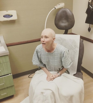 Снова без волос: Шэннен Доэрти начала новый курс лучевой терапии