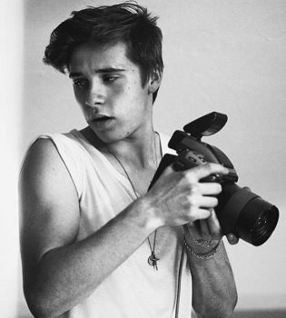 17-летний Бруклин Бекхэм выпустит свою первую книгу