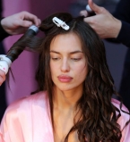 Без макияжа и в халатах: Ирина Шейк, Джиджи Хадид, Кендалл Дженнер и другие топ-модели готовятся к шоу Victoria's Secret