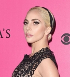 Леди Гага удивила публику заметно постройневшей фигурой